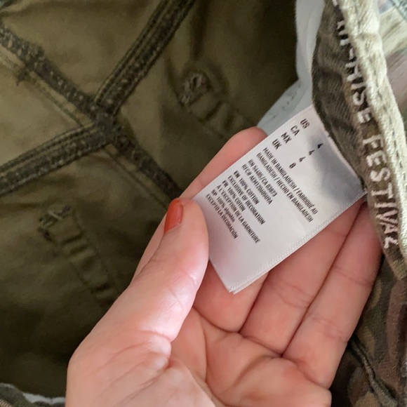 American Eagle size 4 camo shorts. Hi rise - Picture 3 of 4